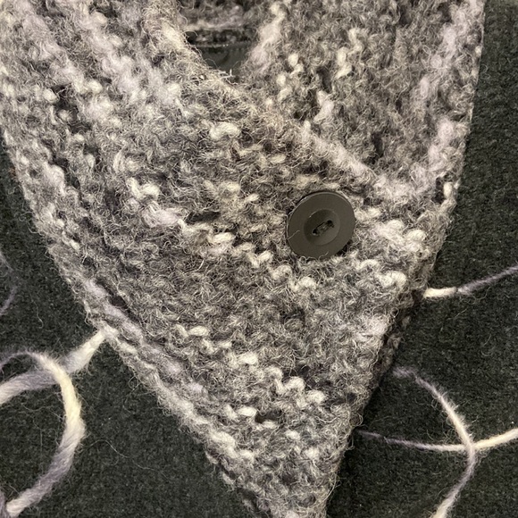 Made in Canada 🍁 ribbons of yarn and chunky collar and cuffs - Picture 6 of 9